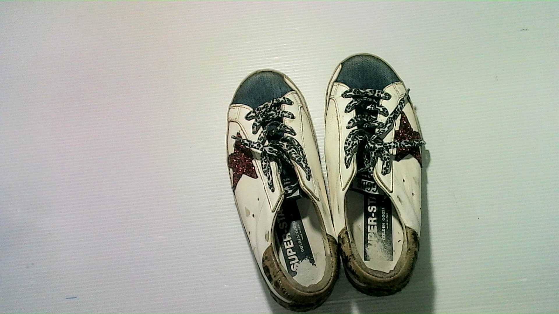 Superstar walking shoes